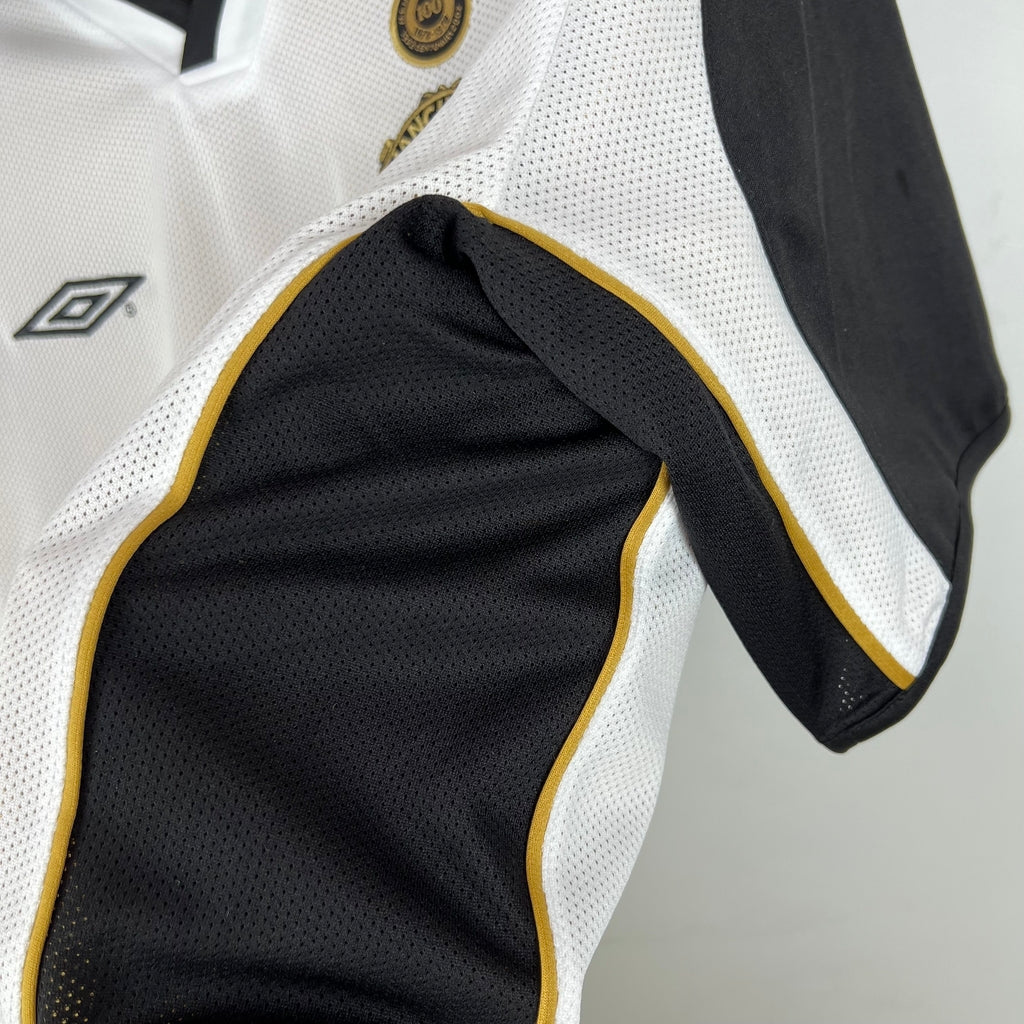 Camisa Dupla Face Retrô Manchester United 2001/02 100 Anos Masculina Branca e Preta ou Dourada