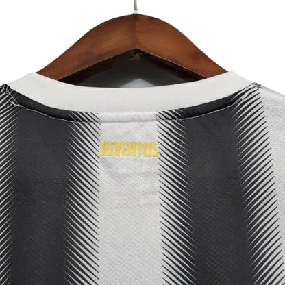Camisa Juventus Retrô 2011/2012 Preta e Branca