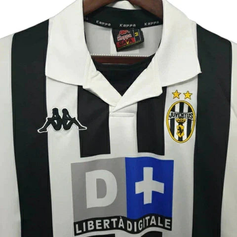 Camisa Juventus Retrô 2011/2012 Preta e Branca