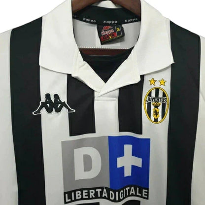 Camisa Juventus Retrô 2011/2012 Preta e Branca