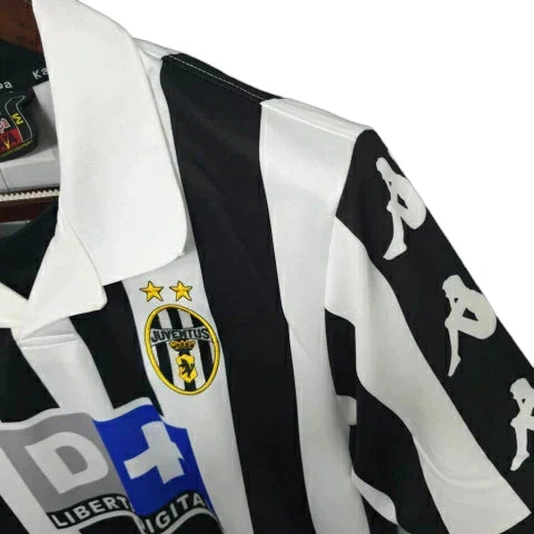 Camisa Juventus Retrô 2011/2012 Preta e Branca